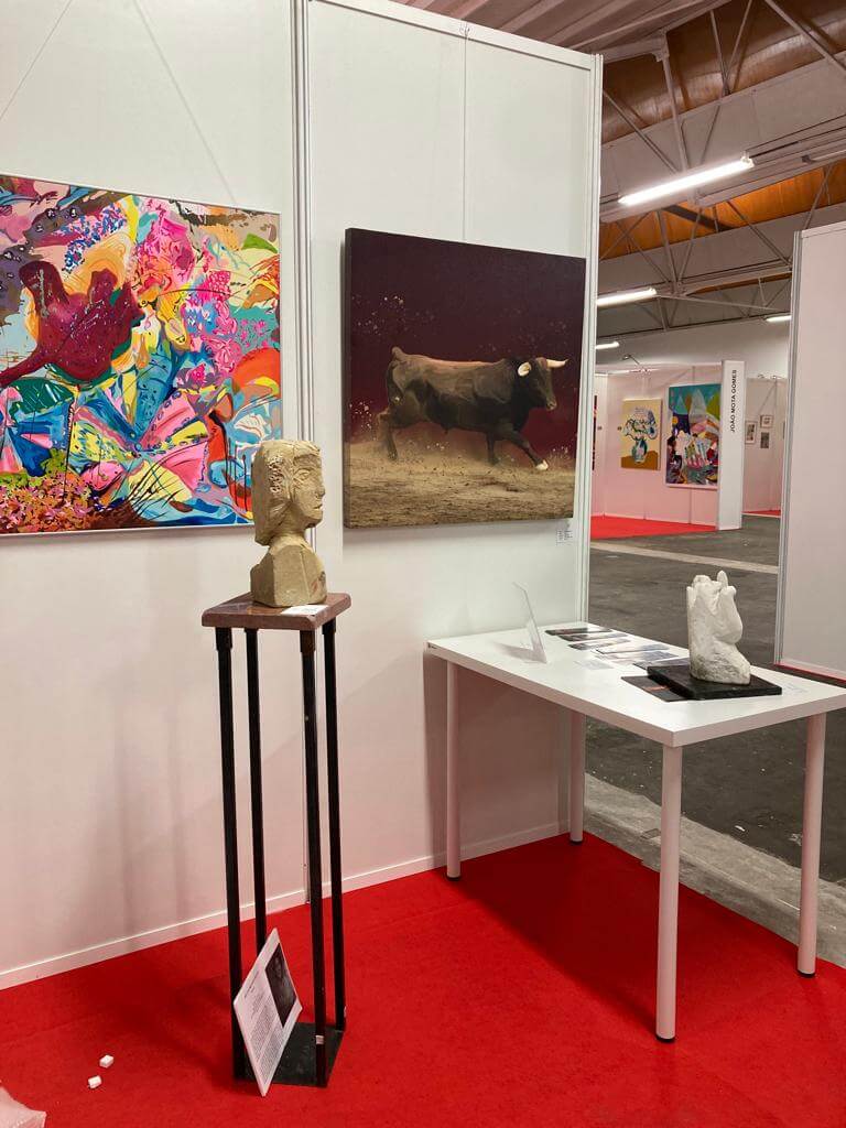 Stand de la feria con la obra de Alonso de Sousa